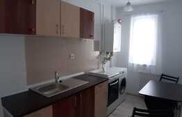 Apartament cu 3 camere, loc de parcare, zona VIVO!