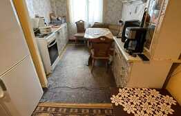 Apartament cu 3 camere, zona Bucium