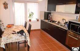 Apartament de vanzare cu 3 camere, 88,38 mp utili, garaj! Orientare S-E