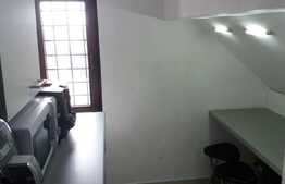 Apartament 4 camere, 2 bai, 83mp + 30mp spatiu de depozitare, parcare, zona Florilor