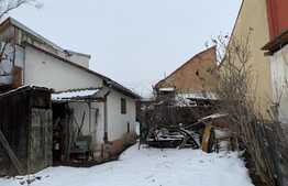 Casa demolabila cu teren 490 mp 