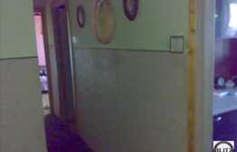 Vanzare apartament 3 camere, 68 mp utili, cu garaj si boxa, zona Kaufland