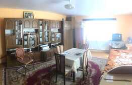 Casa traditionala 3 camere, 80 mp, 350 mp teren, Sanpetru