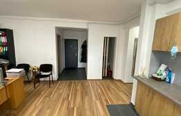 Apartament 3 camere, parcare, zona Subcetate
