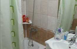 Apartament 3 camere, semidecomandat, 60 mp utili, loc parcare, zona Terra