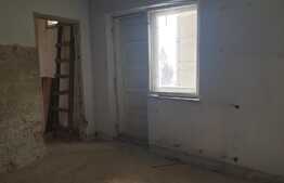 Casa spatioasă la gri, zona centrala, ideală ca proiect de investiții