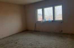 Casa spatioasă la gri, zona centrala, ideală ca proiect de investiții