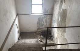 Casa spatioasă la gri, zona centrala, ideală ca proiect de investiții