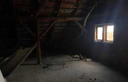 Casa spatioasă la gri, zona centrala, ideală ca proiect de investiții