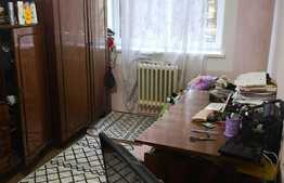 Apartament 4 camere, decomandat, etaj intermediar, zona Complex Diana