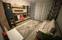 Apartament cu 3 camere, 52 mp, parcare, etaj intermediar, zona Porii