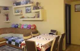 Apartament de 2 camere, parcare,  etaj intermediar, zona strazii Stejarului!