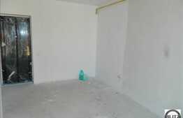 Vanzare 1 camera, 33 mp plus balcon de 8 mp,  decomandat
