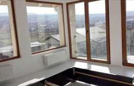 Apartament 3 camere, in vila, 121 mp cu curte de 100 mp. Superfinisat!