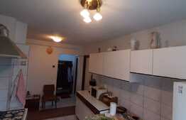 Apartament 3 camere, etaj intermediar, balcon, boxa, zona Bogdan Voda