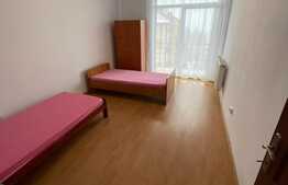 Apartament de 3 camere, etaj intermediar, 70 mp + balcon, zona Nora