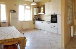 Apartament in imobil tip vila, 2 parcari, boxa, Orientare Sud