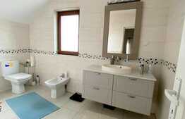 Casa superba de vanzare, curte generoasa, 5 minute de Vivo!