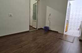 Garsoniera spatioasa 21 mp, zona Tractoru