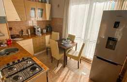 Apartament în zona centrală, 2 camere, 65 mp, balcon