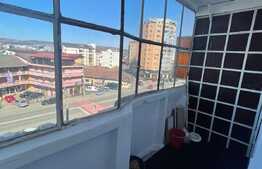   Apartament cu 3 camere, 76mp, parcare, decomandat, zona strazii Bucuresti