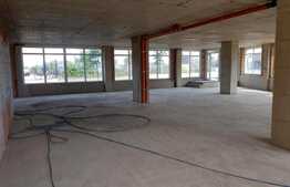 Spatiu comercial semifinisat cu CF, 200 mp,  zona Ambient!