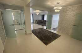 Oportunitate! Apartament cu 3 camere, 112 mp,  etaj intermediar, zona centrala