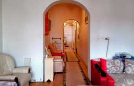 Apartament cu gradina, in vila! Cartier Andrei Muresanu!