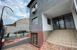 Doar la Blitz ! Casa individuala de vanzare ! 198 mp utili, 468 teren, ideala pentru doua familii, sau business ! 