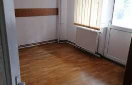 Apartament 4 camere partial mobilat, Tractorul