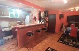 Etaj intermediar, parcare, expunere sudica, zona Florilor