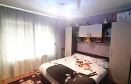 Etaj intermediar, parcare, expunere sudica, zona Florilor