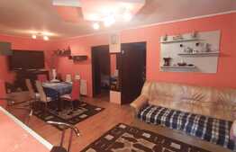 Etaj intermediar, parcare, expunere sudica, zona Florilor