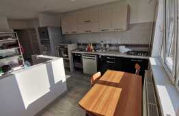 Apartament de 73 mp cu parcare subterană, priveliște, zona Florilor