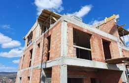 De vanzare casa cuplata, 233 mp, 220 mp teren, zona superba