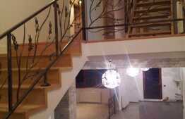 Casa moderna, 245 mp utili, 300 mp de curte cu parcari, zona Piata Engels