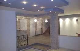 Casa moderna, 245 mp utili, 300 mp de curte cu parcari, zona Piata Engels