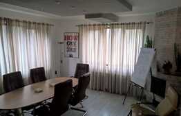 Casa moderna, 245 mp utili, 300 mp de curte cu parcari, zona Piata Engels