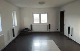 Casa finisata, 250 mp,  900 mp teren, 8 parcari, zona strazii Fabricii