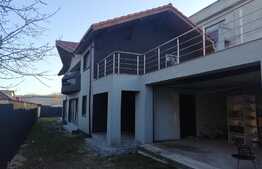 Casa individuala de vanzare, 246 mp utili, 670 mp teren