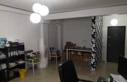 Apartament de 2 camere semidecomandat, parcare si balcon, zona Sub cetate!! 