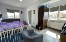 Apartament cu 3 camere, intermediar, zona Petrom 