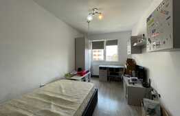 Apartament cu 3 camere, intermediar, zona Petrom 