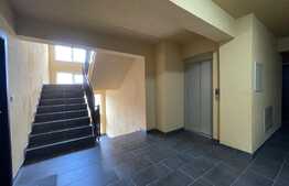 Apartament cu 3 camere, intermediar, zona Petrom 