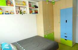 3 camere, decomandat ,67 mp, mobilat si utilat lux , 2 balcoane, parcare, boxa!