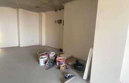 Spatiu comercial cu potential, 95 mp, parcare, zona Vivo! 