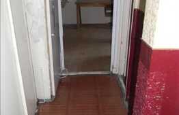 De vanzare apartament 56 mp, 4 camere semidecomandate, zona Bucegi