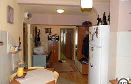 Apartament de vanzare, 3 camere decomandate, 64 mp, zona Billa