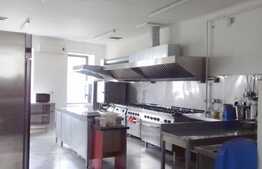 Casa de vanzare, 180 mp, 204 mp teren, garaj, cu spatiu comercial!