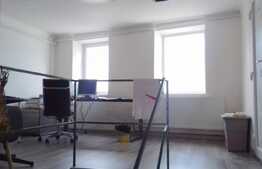 Casa de vanzare, 180 mp, 204 mp teren, garaj, cu spatiu comercial!